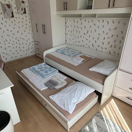 Ana'S 2 Bedrooms Lovely Flat ポドゴリツァ エクステリア 写真