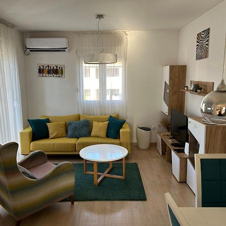 Ana'S 2 Bedrooms Lovely Flat ポドゴリツァ エクステリア 写真