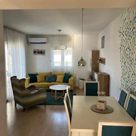 Ana'S 2 Bedrooms Lovely Flat ポドゴリツァ エクステリア 写真