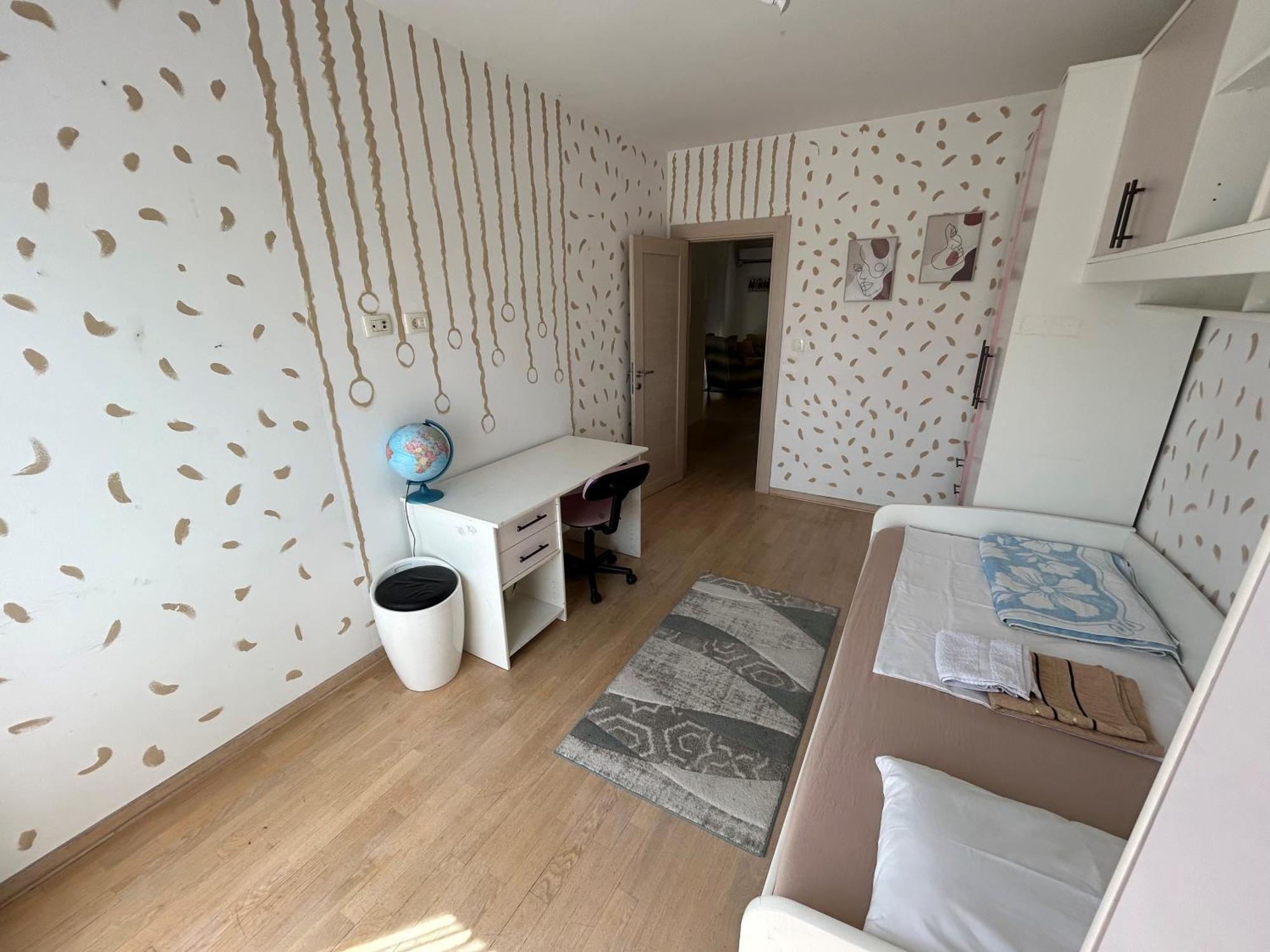 Ana'S 2 Bedrooms Lovely Flat ポドゴリツァ エクステリア 写真