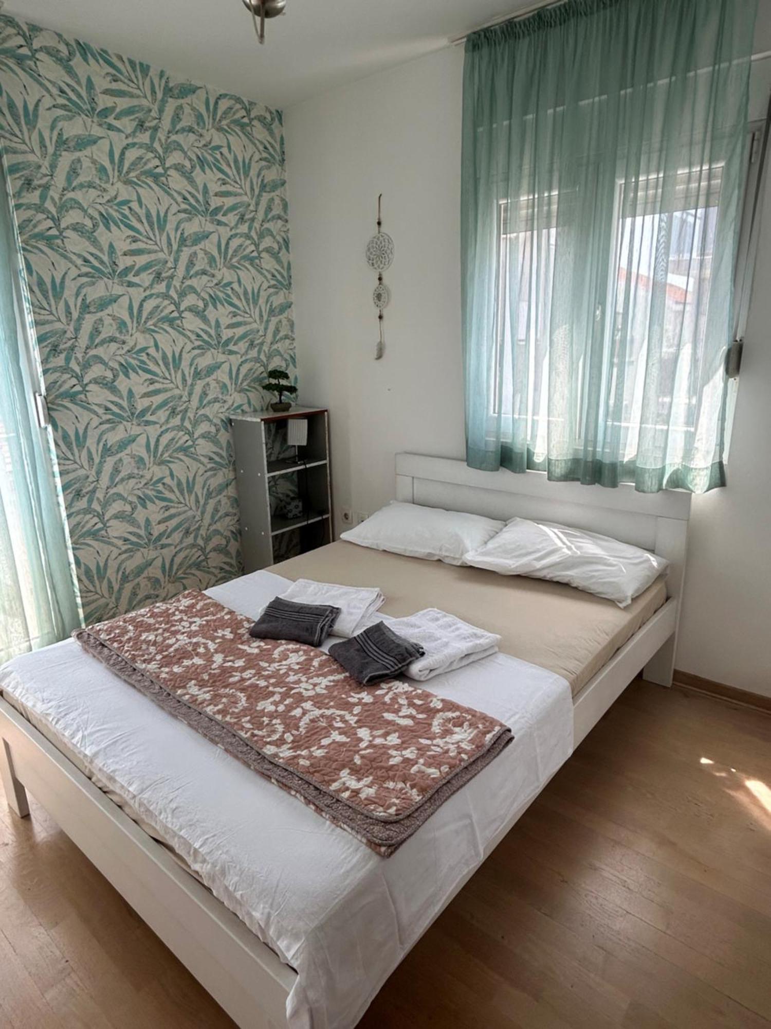 Ana'S 2 Bedrooms Lovely Flat ポドゴリツァ エクステリア 写真