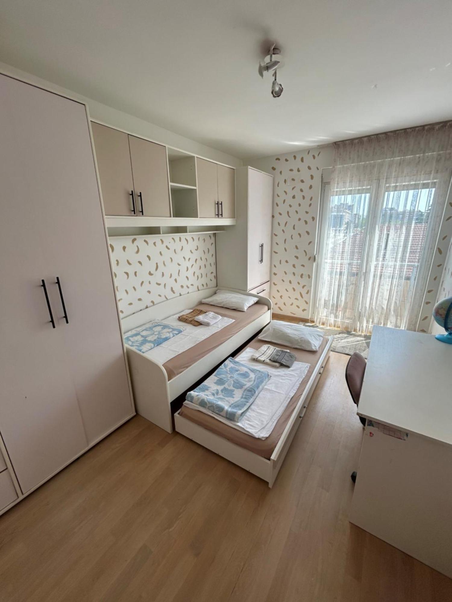 Ana'S 2 Bedrooms Lovely Flat ポドゴリツァ エクステリア 写真