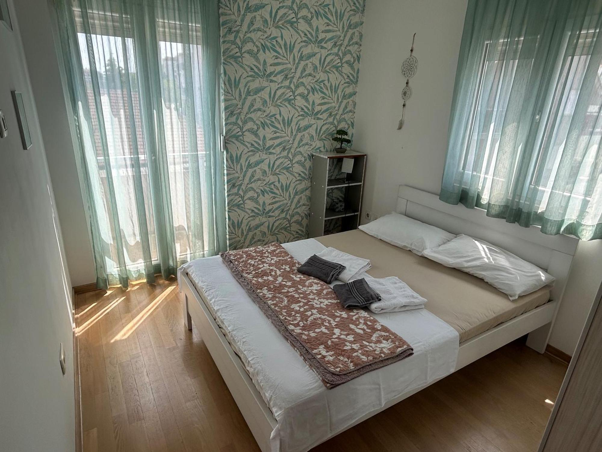 Ana'S 2 Bedrooms Lovely Flat ポドゴリツァ エクステリア 写真