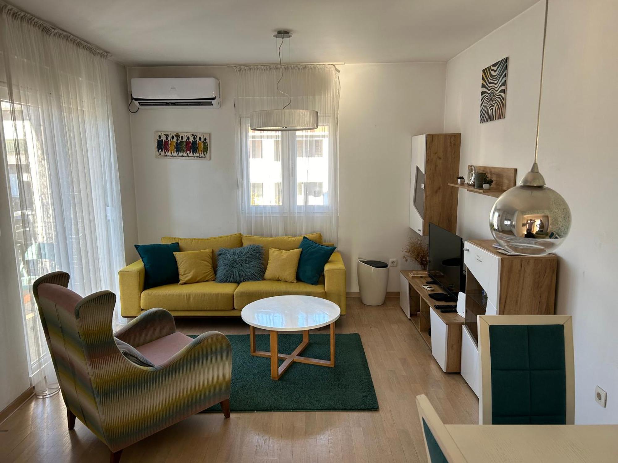 Ana'S 2 Bedrooms Lovely Flat ポドゴリツァ エクステリア 写真