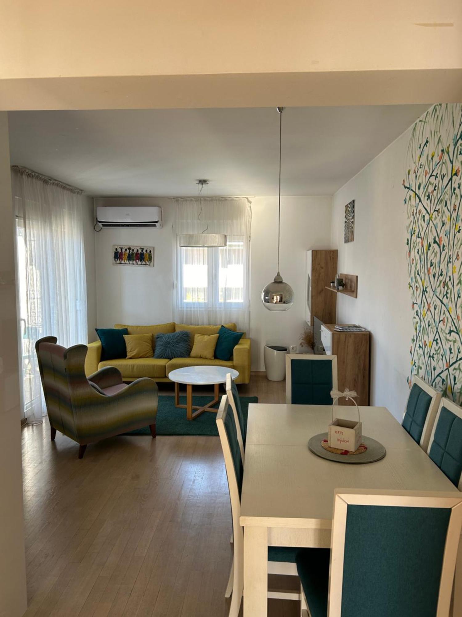 Ana'S 2 Bedrooms Lovely Flat ポドゴリツァ エクステリア 写真
